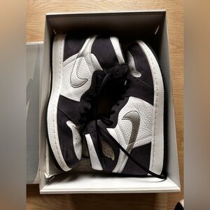 Air Jordan 1 Retro High OG CO.JP “Midnight Navy”
Men’s 13
Style Code: DC1788-100